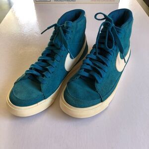 NIKE Women’s Hi Top Sneakers 403729-301 Sz 6.5